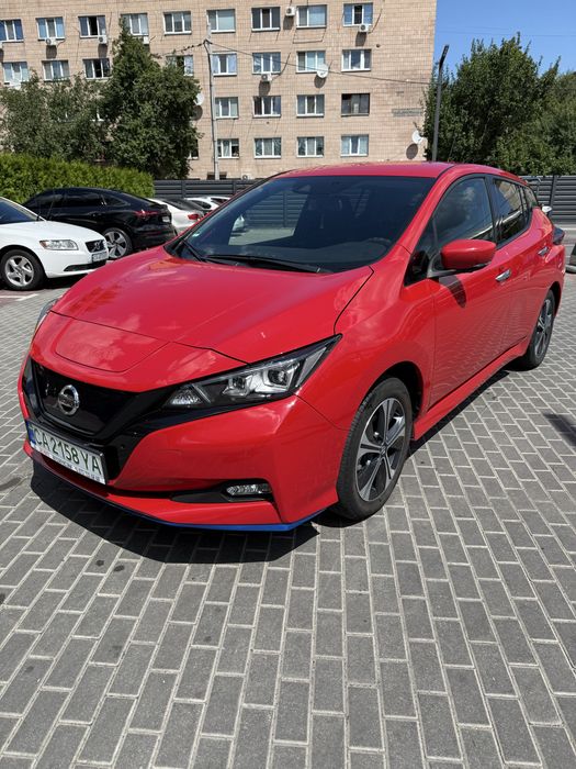 Оренда елекрокара Nissan Leaf оренада авто в таксі глово довгострок