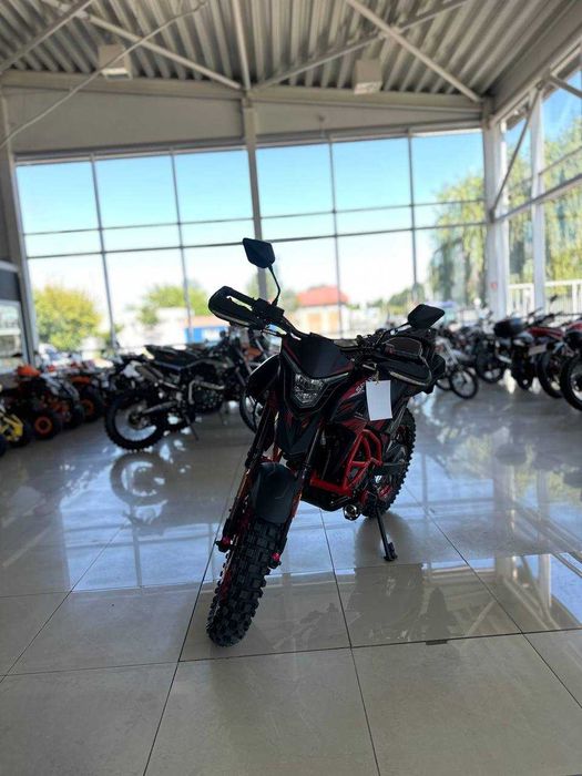 Мотоцикл SPARK SP300T-1