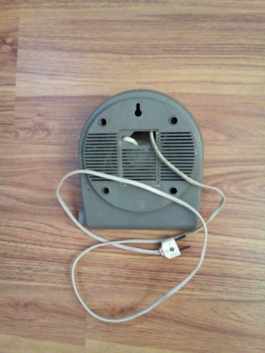 Настінний радіоприймач