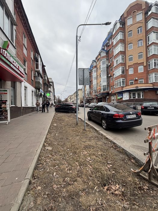 Продам  гараж біля ЦУМА 6*6м земля приватна власність