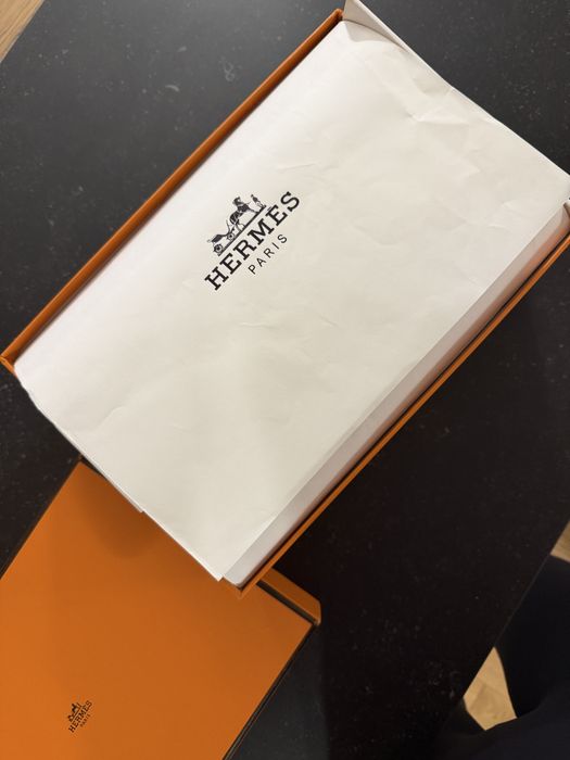 Hermès Santorini – białe sandały, skóra naturalna, wkładka 26 cm