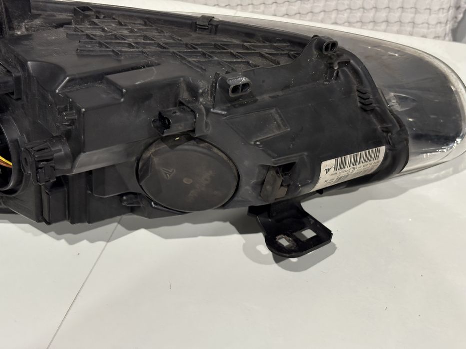 Lampa przod renault megane III lift