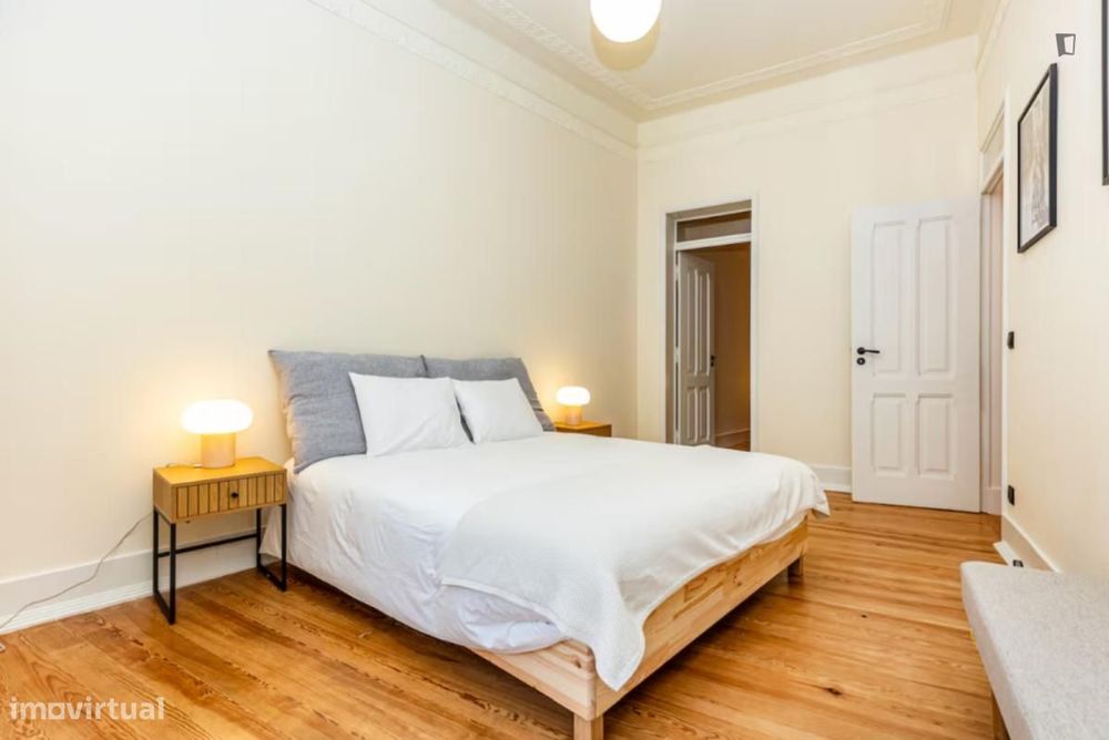 Apartamento com 4 quartos - localizado em Anjos Lisbon