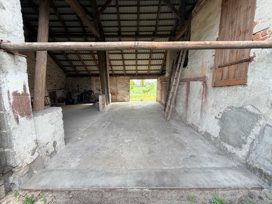Dom z działką 2955 m², 2 części mieszkalne, stodoła 99 m²