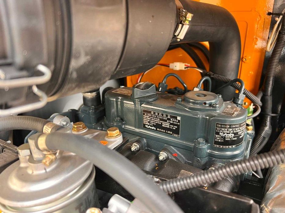 MINI GIRATORIA 1500 KG CABINADA MOTOR KUBOTA HT153KCB