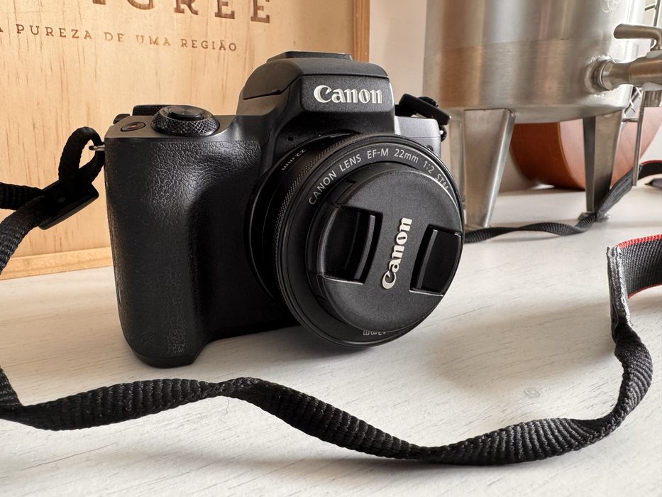 Canon M50 com varias lentes e acessórios