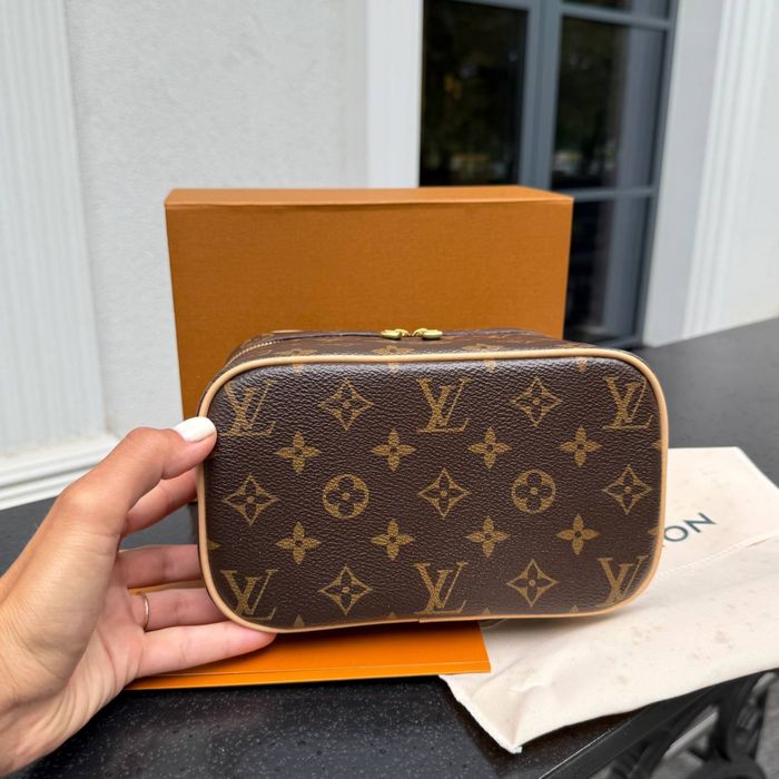 Женская кожаная сумка  Louis Vuitton Nice BB