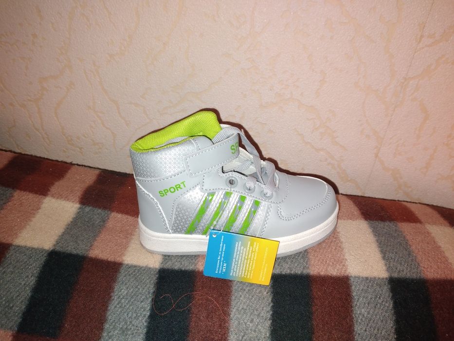 Дитяче взуття нове