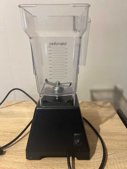 Профессиональный барный блендер EZ600 BlendTec