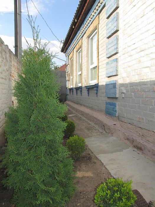 Продам  будинок по вул. В.Скринника (р-н пл.Покровської) або обміняю на 1-2 кімнатну квартиру