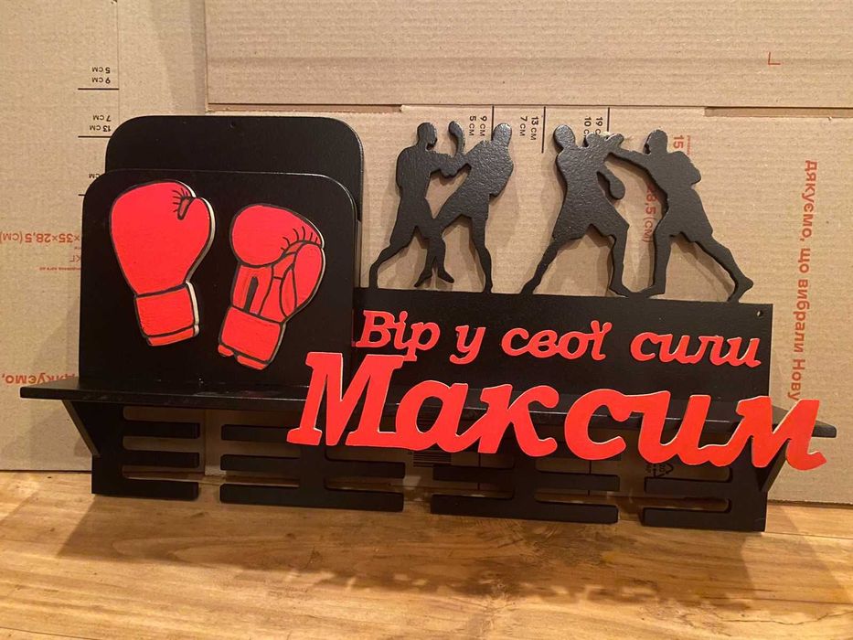 Медальница с ящиком для дипломов. Полка для кубков