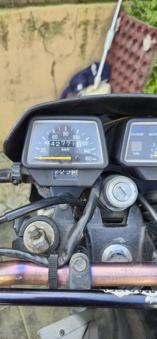 Yamaha XT 350 preta de 1994