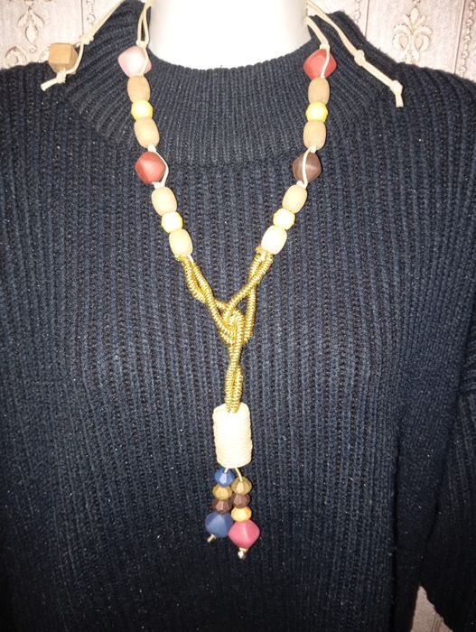 Масивні буси,прикраса