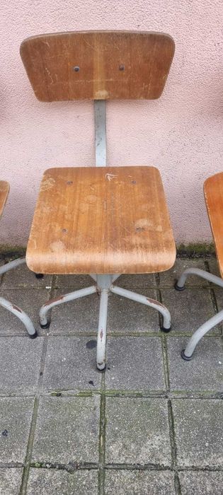 Cadeiras industriais ajustáveis antigas