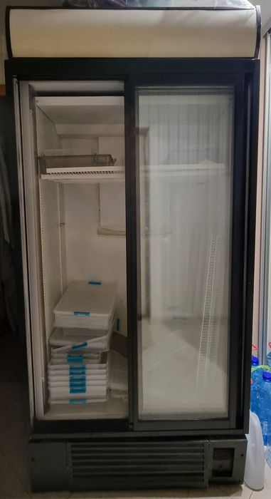 Холодильна шафа-вітрина Ice Stream