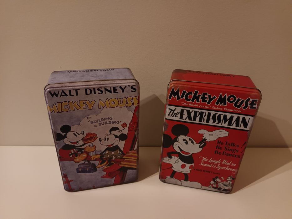 Duas caixas de coleção do Mickey
