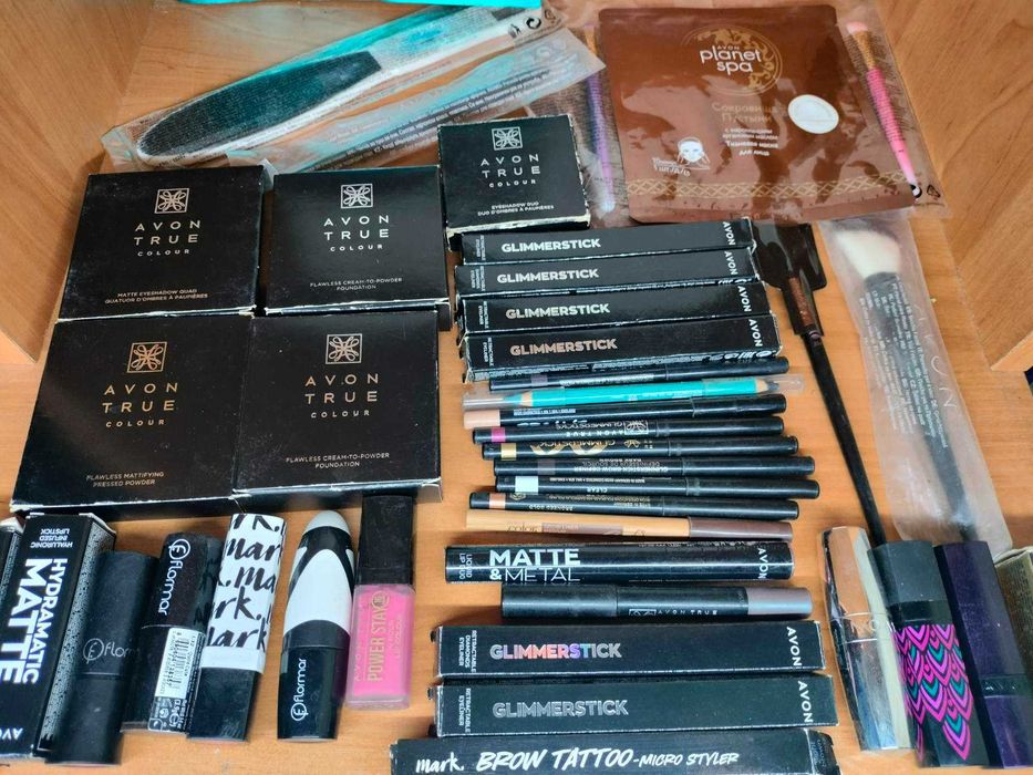 Чоловічі та жіночі парфуми Avon, Federico Mahora