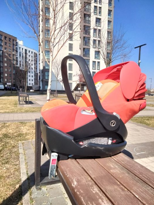 База для автокрісла Cybex Cloud Q,сумісна з моделями крісел Cybex Aton Q