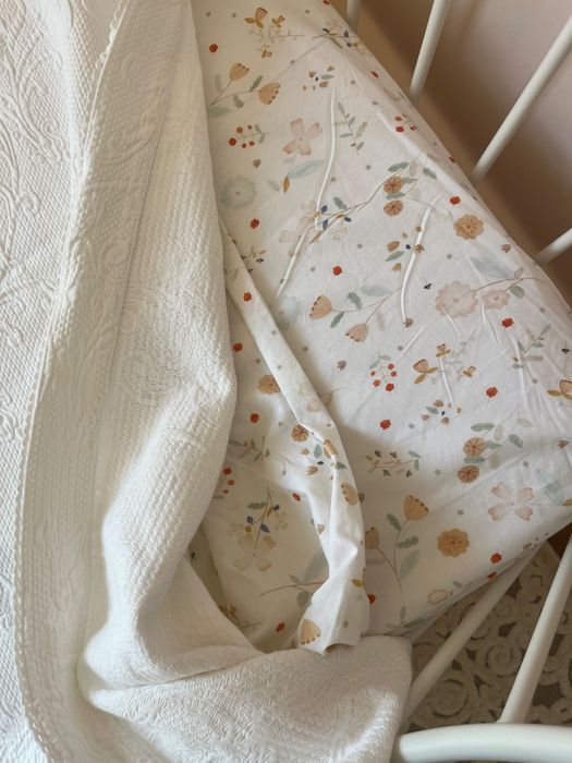 Cama branca ikea ferro