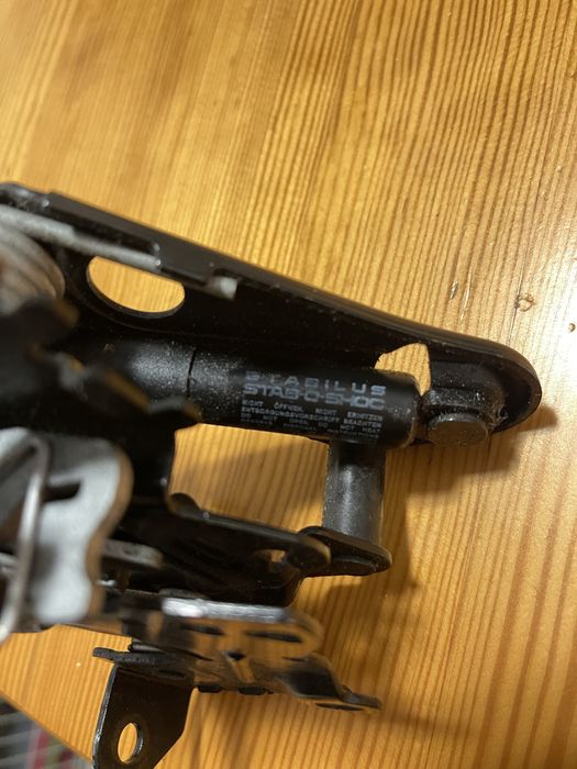 Bmw f10 f20 f30 петля правая, замок капота 7 183 762 10