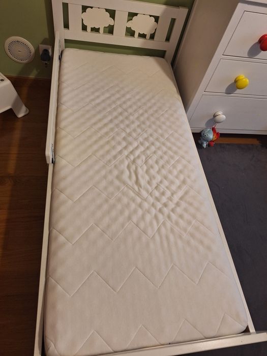 Cama colchão+ edredons + 6 conjuntos + estrado  Ikea KRITTER