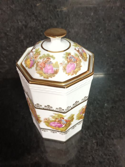 Pote de Porcelana pintado com Fio de Ouro