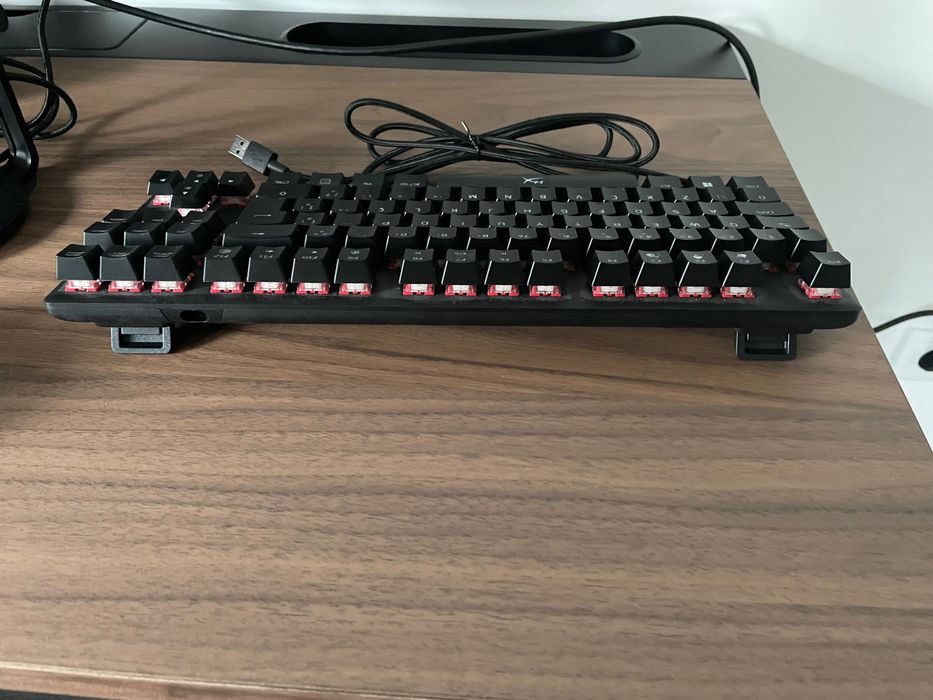 Teclado Mecânico em PT HyperX Alloy Origins Core RGB Red Switches