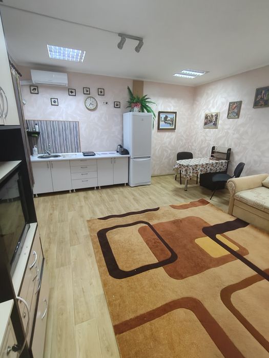 Комфортна і тепла двокімнатна квартира подобово. Біля Сіті.