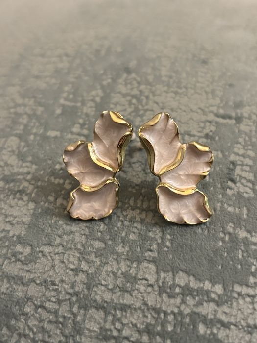 Kolczyki earrings złote masą perłowa glamour casual sztyfty