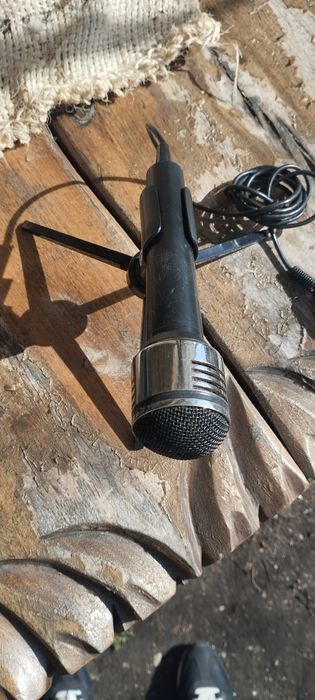 Mikrofon ze statywem