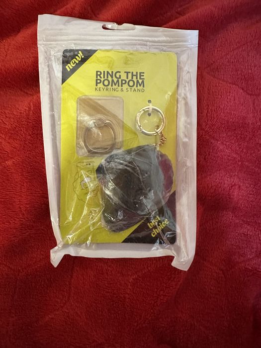 Breloczek pompon do telefonu + uchwyt ring stand – nowy