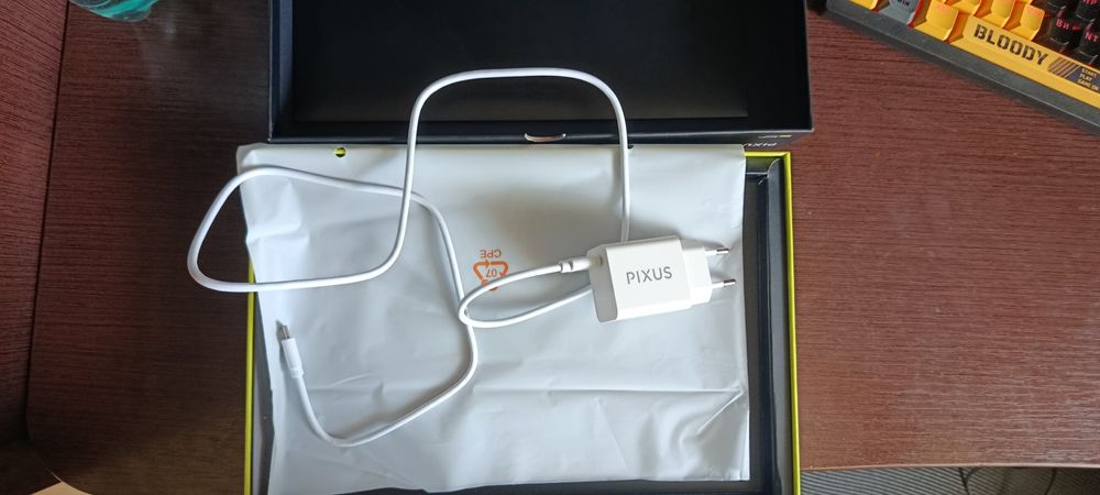 Планшет pixus combo 8/256