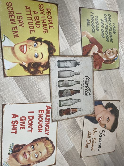 Zestaw tabliczek retro vintage – styl pin-up
