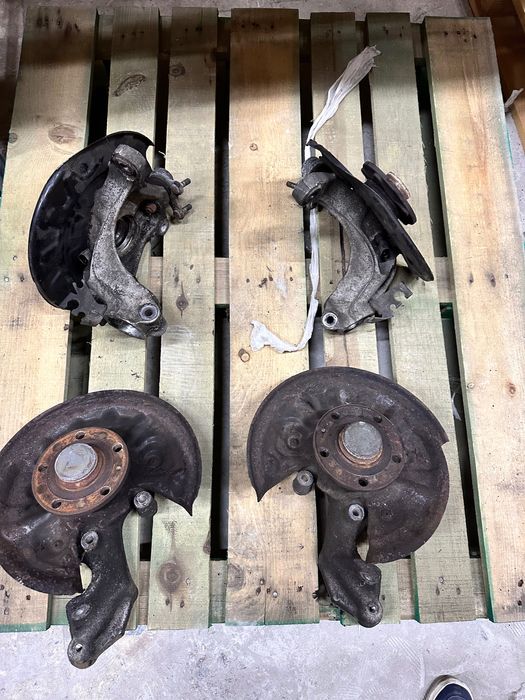 Кулак поворотний Skoda Superb Octavia. Цапфа перед зад Cуперб Октавіа