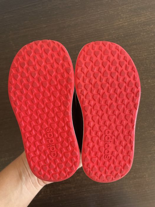 Дитячі кросівки Adidas, розмір 24