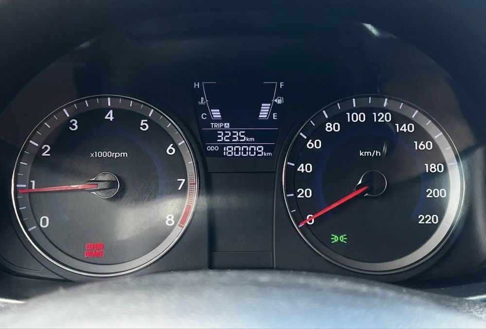 Продам hyundai accent 2011