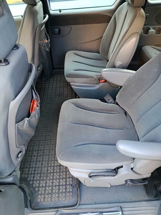 Класний Chrysler Voyager 2005