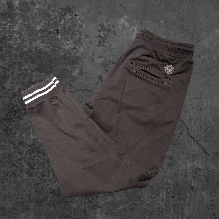 Czarne spodnie dresowe Moncler