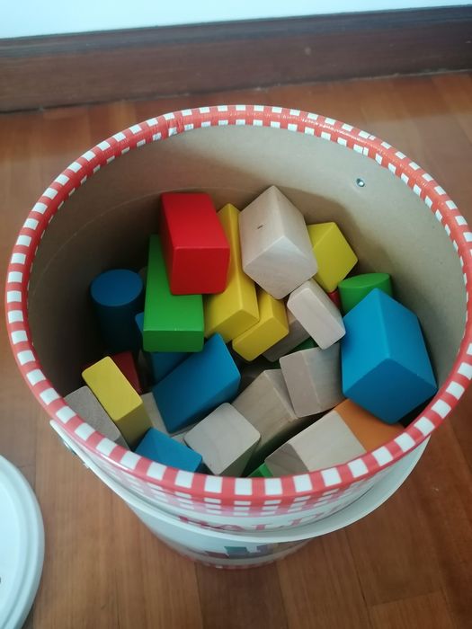 Blocos de construção em madeira
