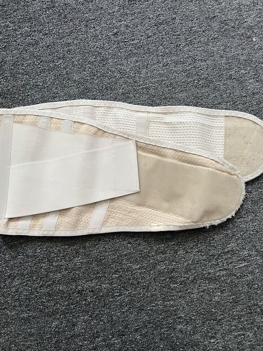 Ортопедический корсет для позвоночника с металическими пластинами