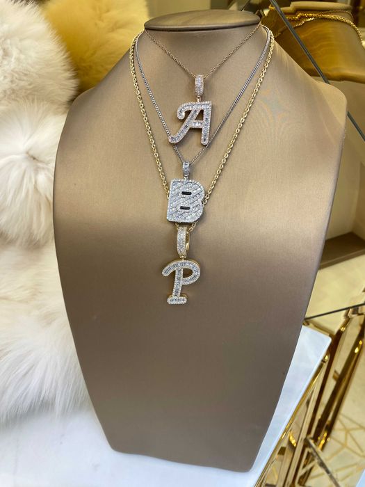 Wisiorek z diamentami naturalnymi Literka 4.50 CT bagiety