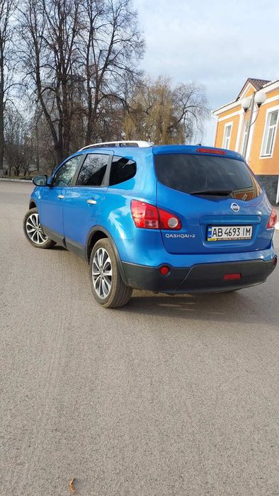 Автомобіль Нісан