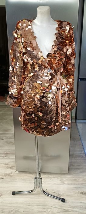 Obłedna cekinowa suknia kopertow , długi rękaw złota rozmiar 38