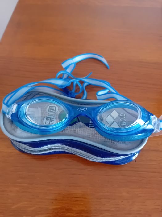 Oculos para natação em piscina