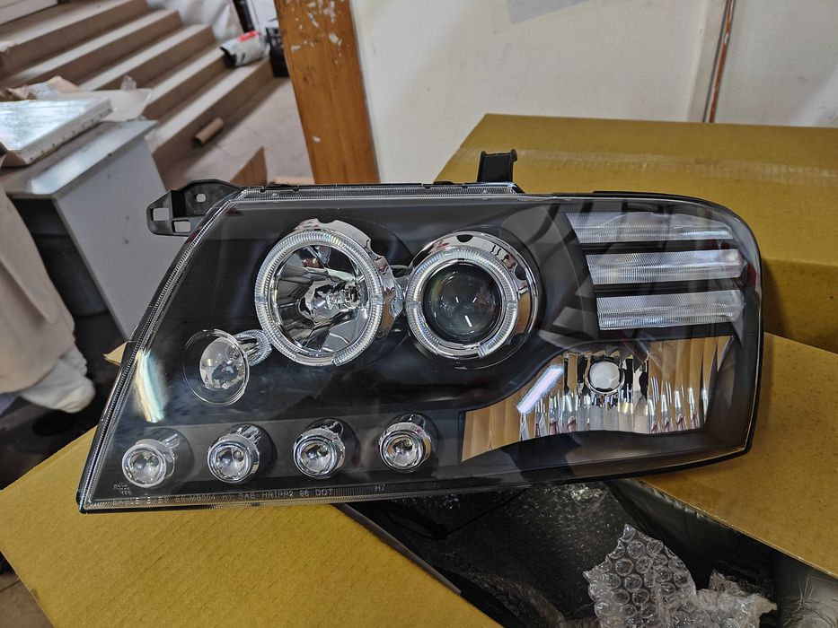 Передні фари оптика MITSUBISHI PAJERO мітсубісі паджеро 99-06р LPMI08