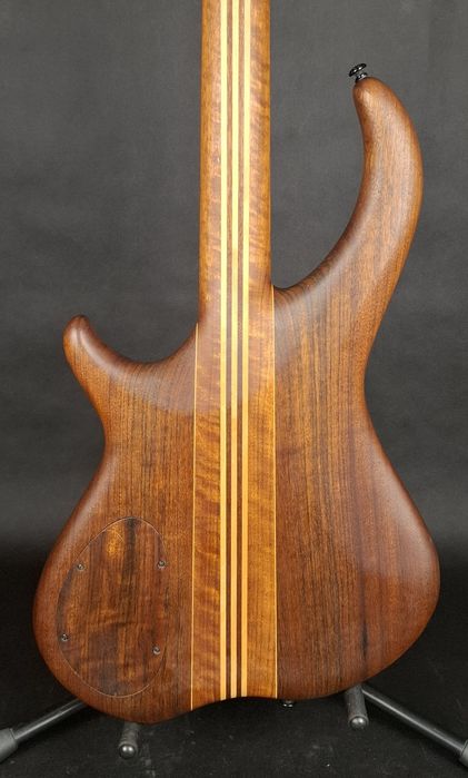 Gitara basowa GMR Majestic 4 NTB