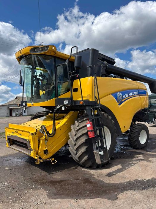 Комбайн New Holland CX6090. Експлуатація з кінця 2015 року.