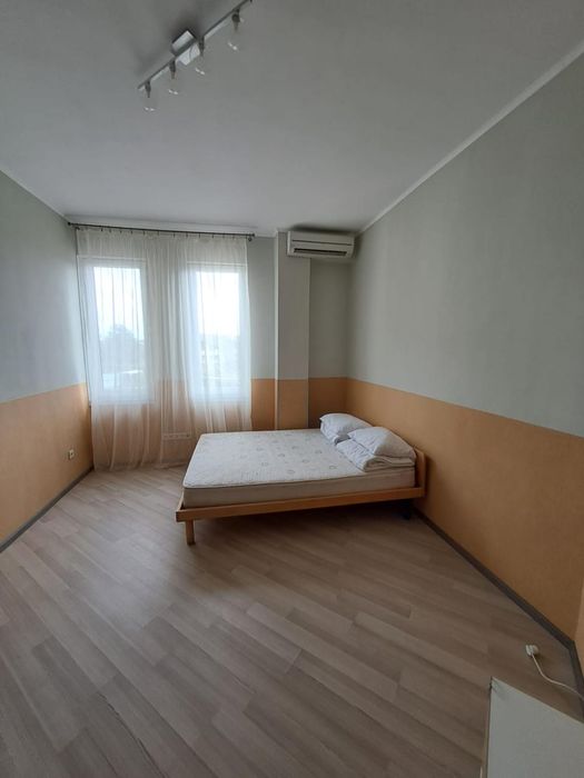 Продам комерційне приміщення 1000 м2 в с. Северинівка.