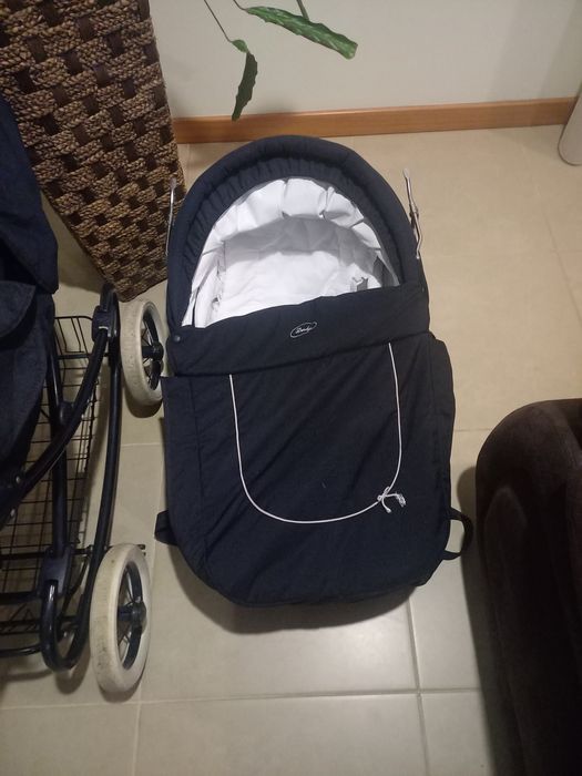 Carrinho de bebé  mais alcofa