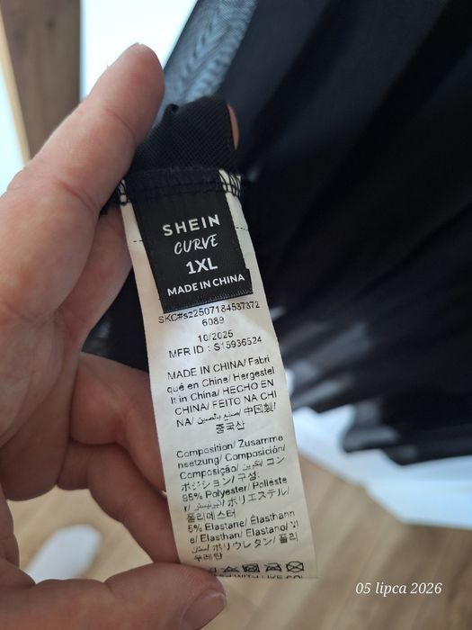 Elegancka sukienka Shein 46 odkryte ramię